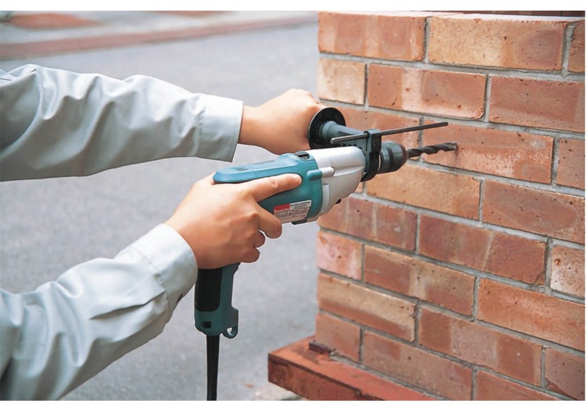 Perceuse à percussion 720 W diamètre 13 mm - Makita : Confort'Mat