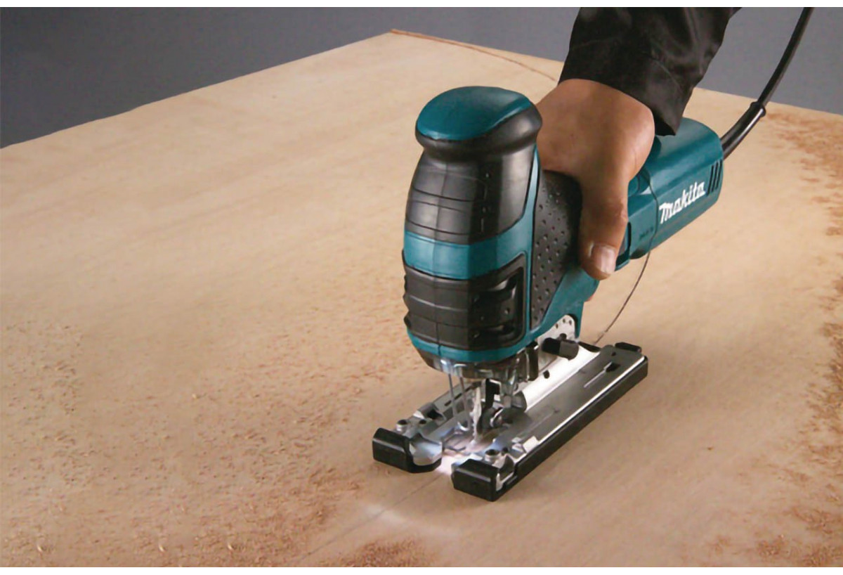 Scie sauteuse 720W - Makita : Confort'Mat