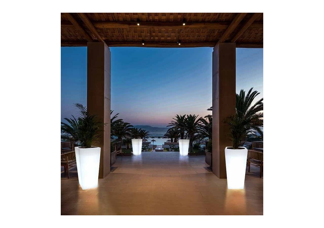 Cache-pot LED RGBW en résine blanche, 45x45x70cm, 24W, IP67, rechargeable - MU3007 - Barcelona LED
