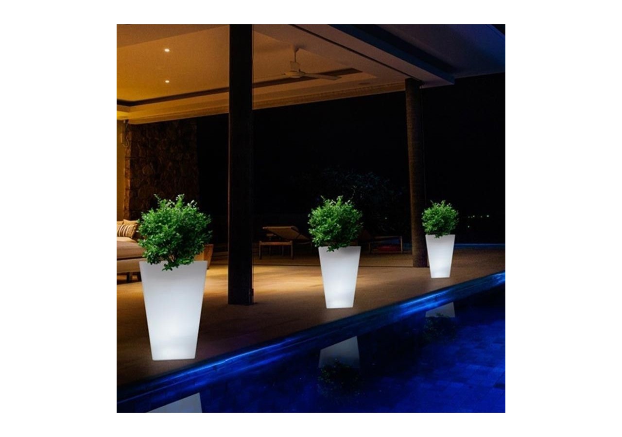 Cache-pot LED RGBW en résine blanche, 45x45x70cm, 24W, IP67, rechargeable - MU3007 - Barcelona LED