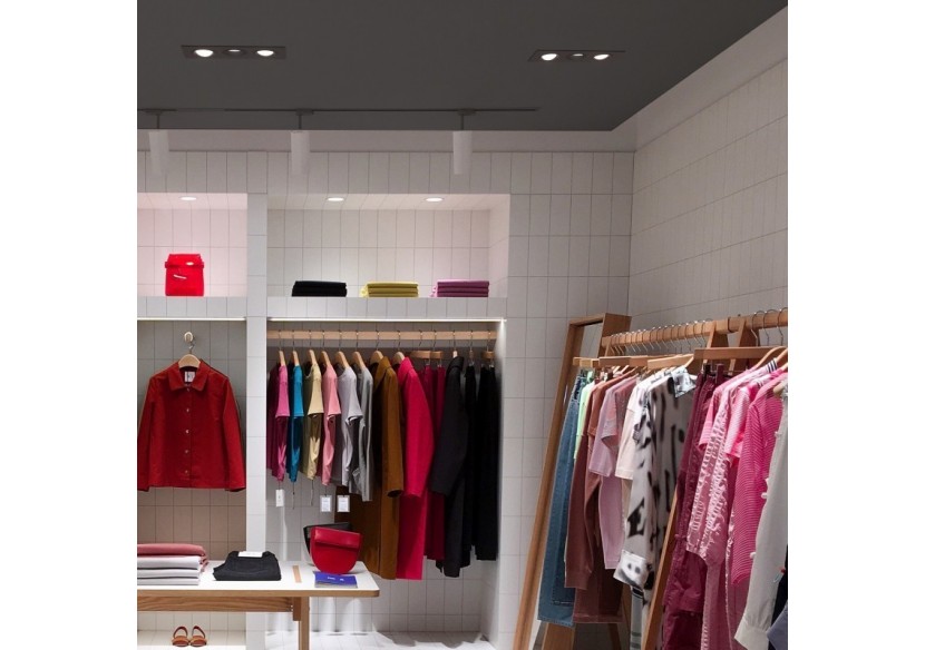 Collerette downlight carrée triple orientable GU10 / MR16-Faible indice UGR-Coupe 75 x 235 mm - B923-GN - Barcelona LED