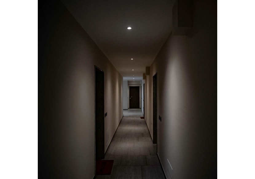 Collerette downlight ronde orientable GU10 / MR16-Faible UGR-Coupe diamètre 75 mm - B920-GN - Barcelona LED Collerette downlight ronde orientable GU10 / MR16-Faible UGR-Coupe diamètre 75 mm - B920-GN - Barcelona LED