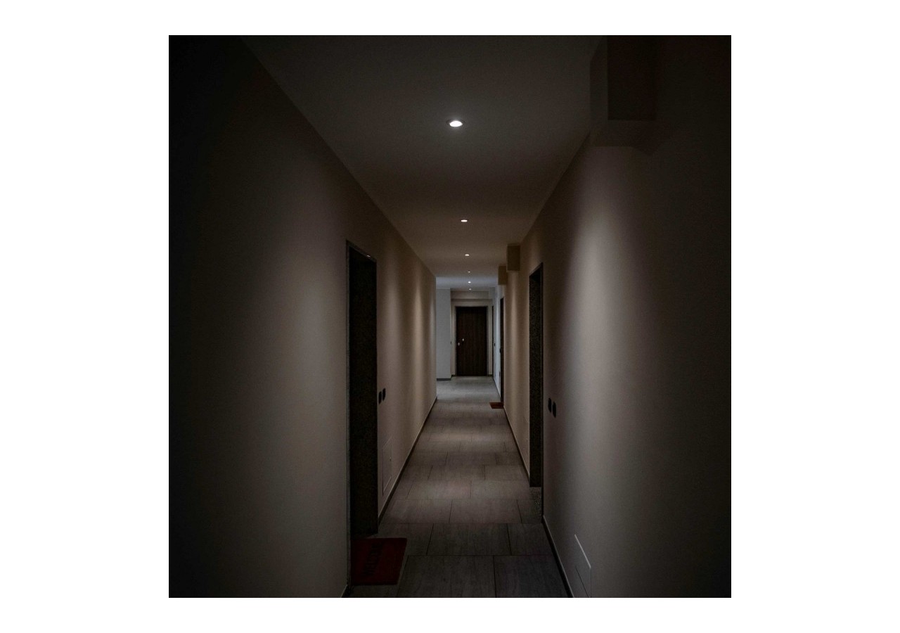 Collerette downlight ronde orientable GU10 / MR16-Faible UGR-Coupe diamètre 75 mm - B920-CN - Barcelona LED