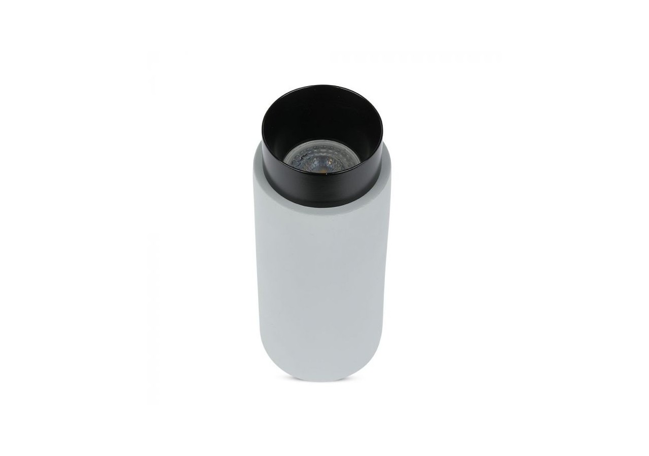 GU10 ajustant le métal de surface de gypse avec le fond en béton noir de pistolet