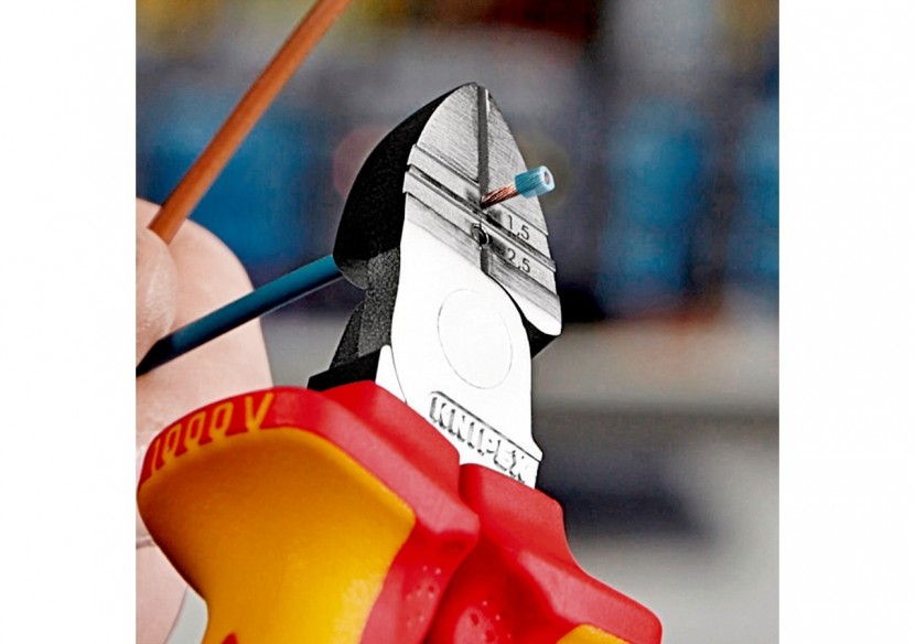 Pince coupante de côté - à dénuder 1,5 à 2,5mm2 160mm Bi-matière Chromée 1000V - Knipex - 1426160