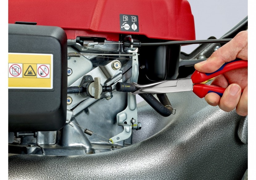 Pince de mécanicien pour cosses de bougies 200mm Coudée 45° Bi-matière Chromée - Knipex - 3895200 Pince de mécanicien pour cosses de bougies 200mm Coudée 45° Bi-matière Chromée - Knipex - 3895200