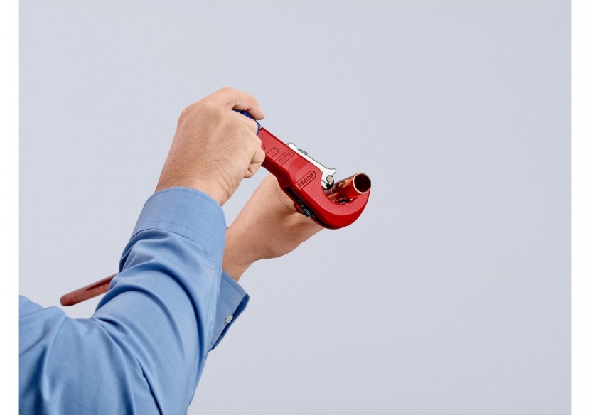 Coupe-tubes TubiX® système QuickLock - 260mm - Ø 6-35 mm épaisseur max 2 mm - SC - Knipex - 903102BK Coupe-tubes TubiX® système QuickLock - 260mm - Ø 6-35 mm épaisseur max 2 mm - SC - Knipex - 903102BK