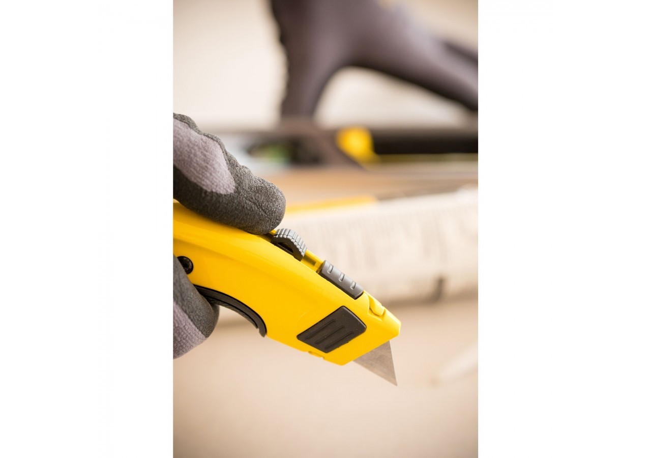 COUTEAU A LAME RETRACTABLE + 5 LAMES FATMAX - 0-10-778 - Stanley