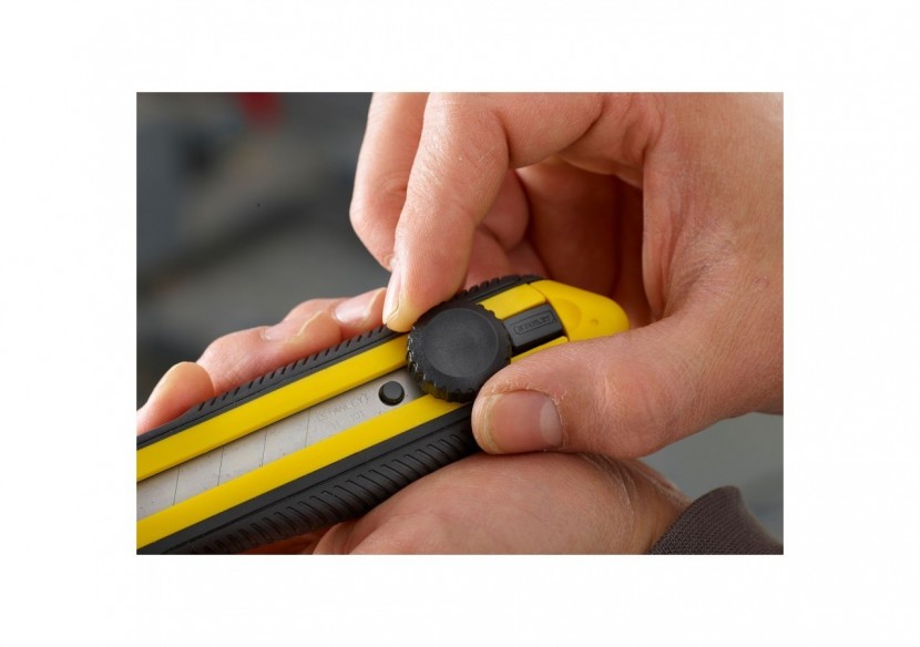 CUTTER 18MM CORPS BIMATIERE - 0-10-417 - Stanley