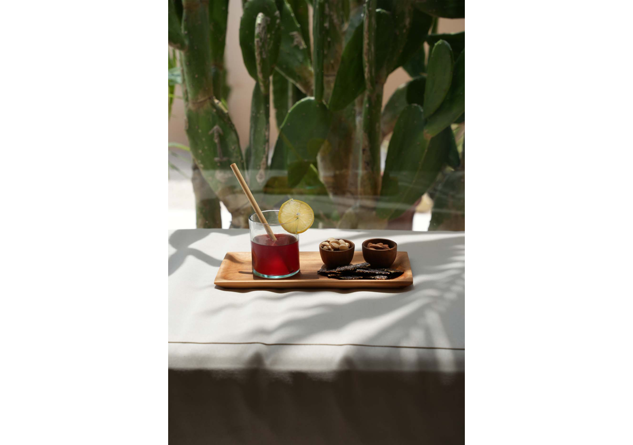 L'assiette à sushi en racine de teck - M