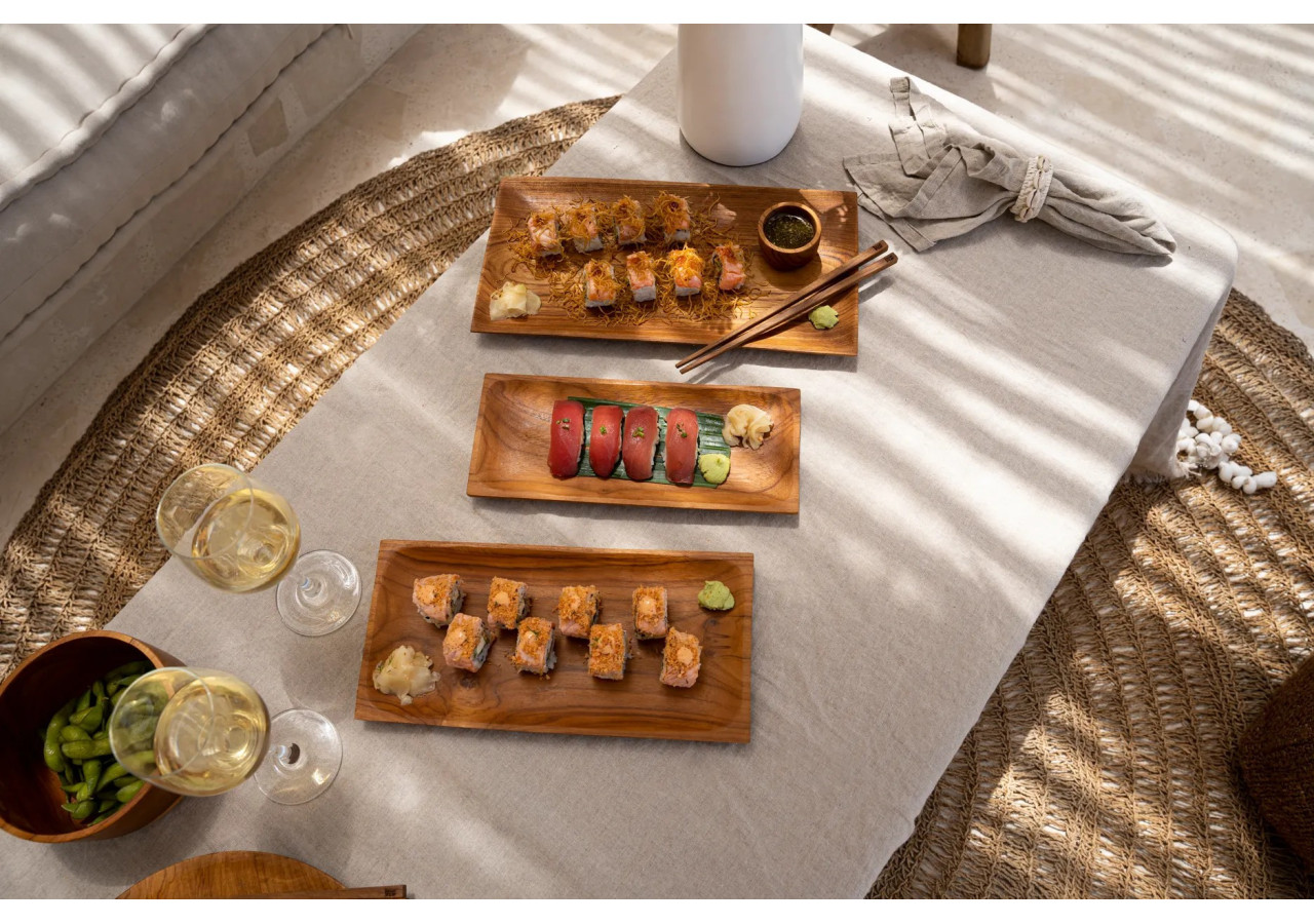 L'assiette à sushi en racine de teck - M