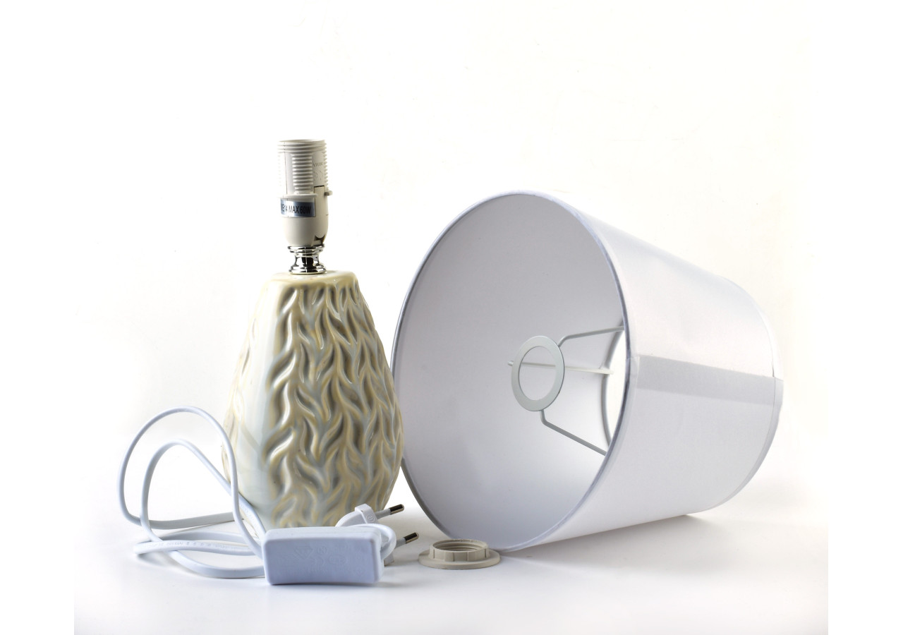 Lampe de table LETI BEIGE - Céramique beige 12x10xh30cm - HTLA8270 - Mondex