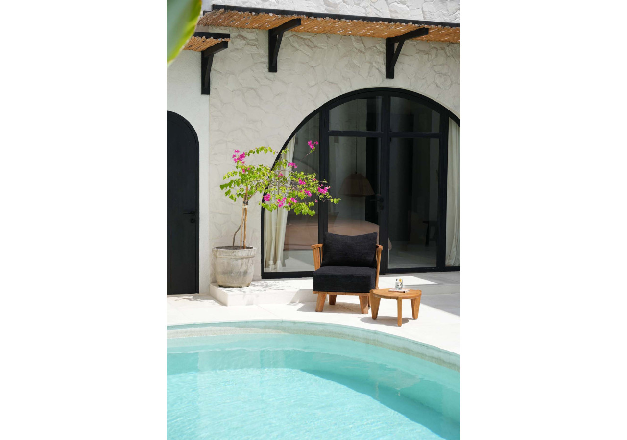 The Malawi One Seater - Natural Black