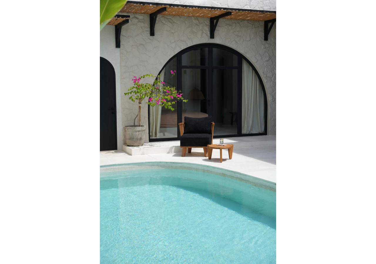 The Malawi One Seater - Natural Black