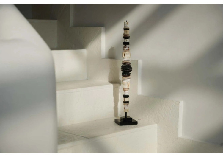 The Money Shell on Stand - Black White - L 2