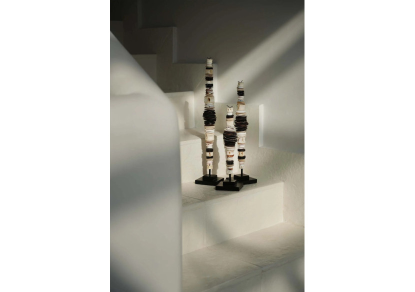 The Money Shell on Stand - Black White - S The Money Shell on Stand - Black White - S