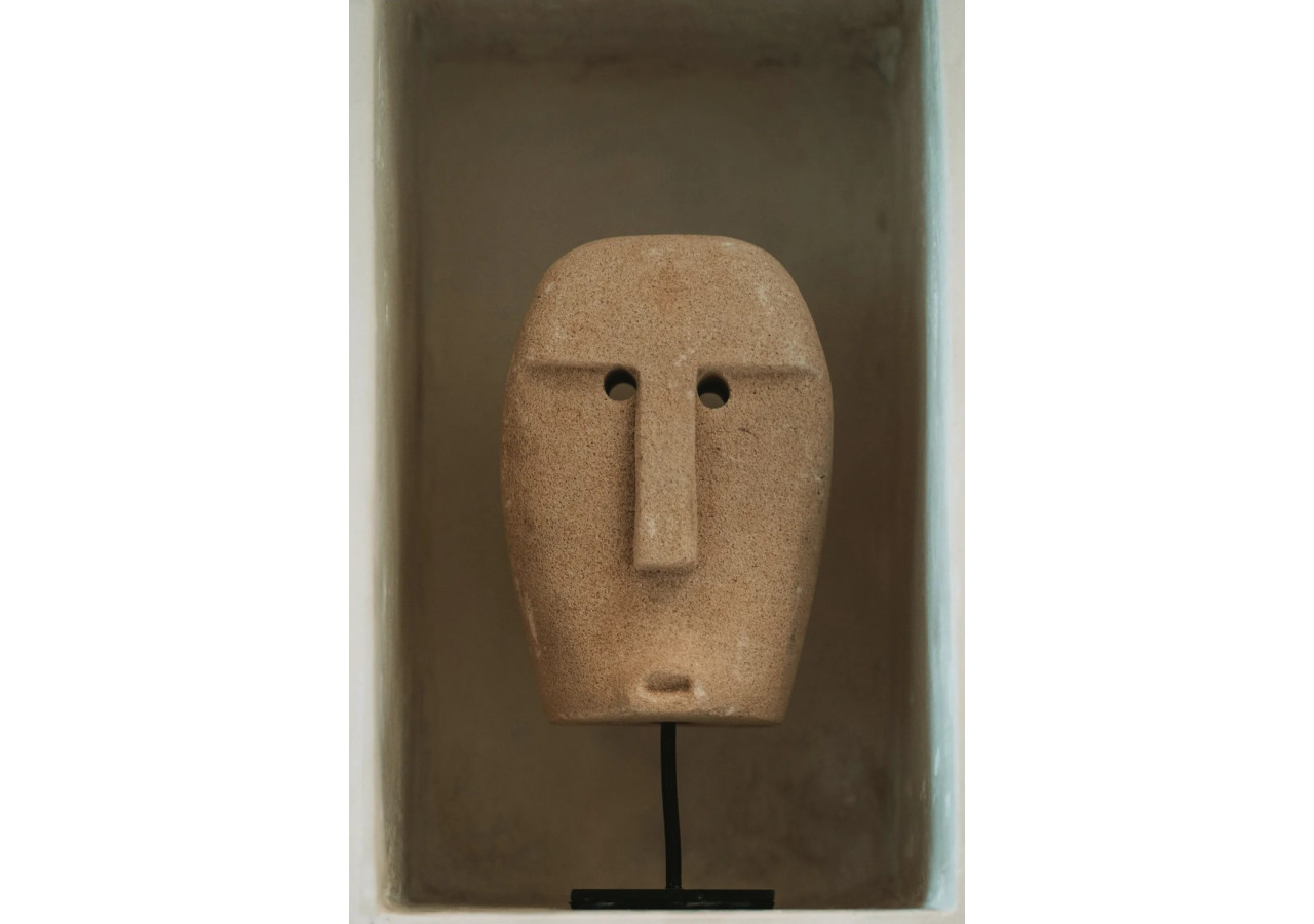 Statue en Pierre Sumba n°22 avec Socle - Artisanat d'Indonésie - BAHRA022 - Bazar Bizar