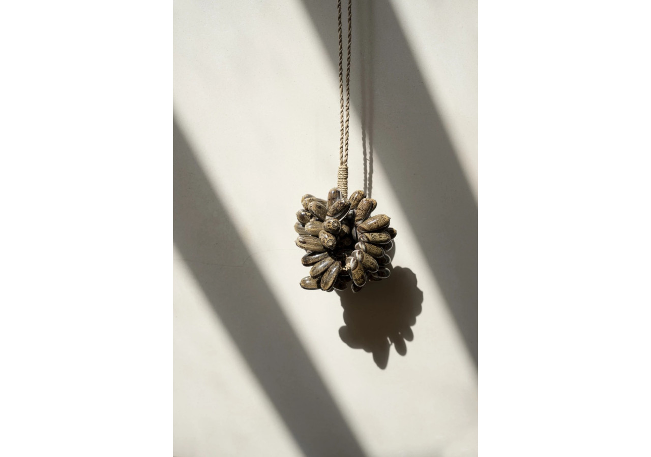 Tassel en Coquillage Marron - Artisanat Balinais - BALE048Br - Bazar Bizar