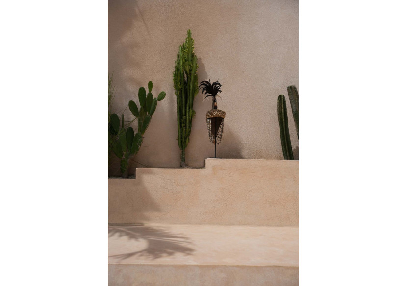 Chapeau en Coquillage sur Support - Fait Main en Noir Naturel - BAKU019NB - Bazar Bizar