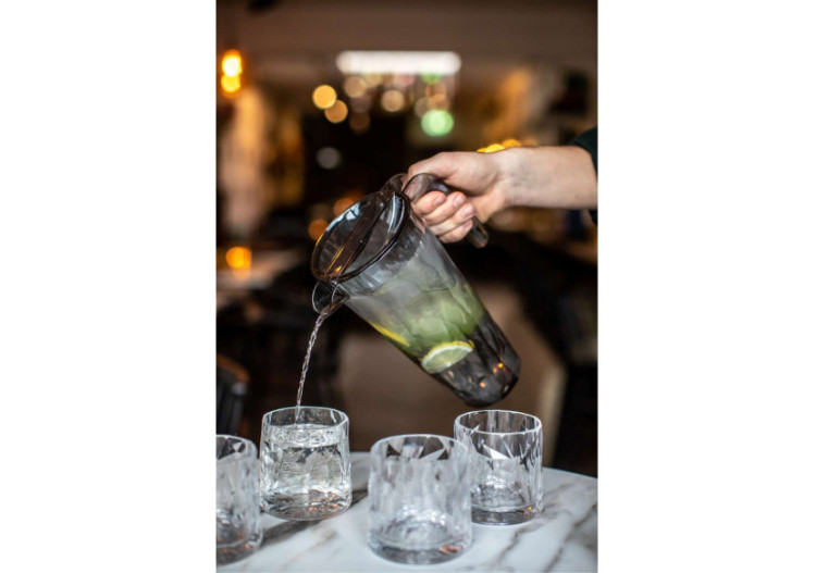 Carafe Club Schenkkan 1,5L - Design élégant et fonctionnel - KZ 488911 - Koziol 2