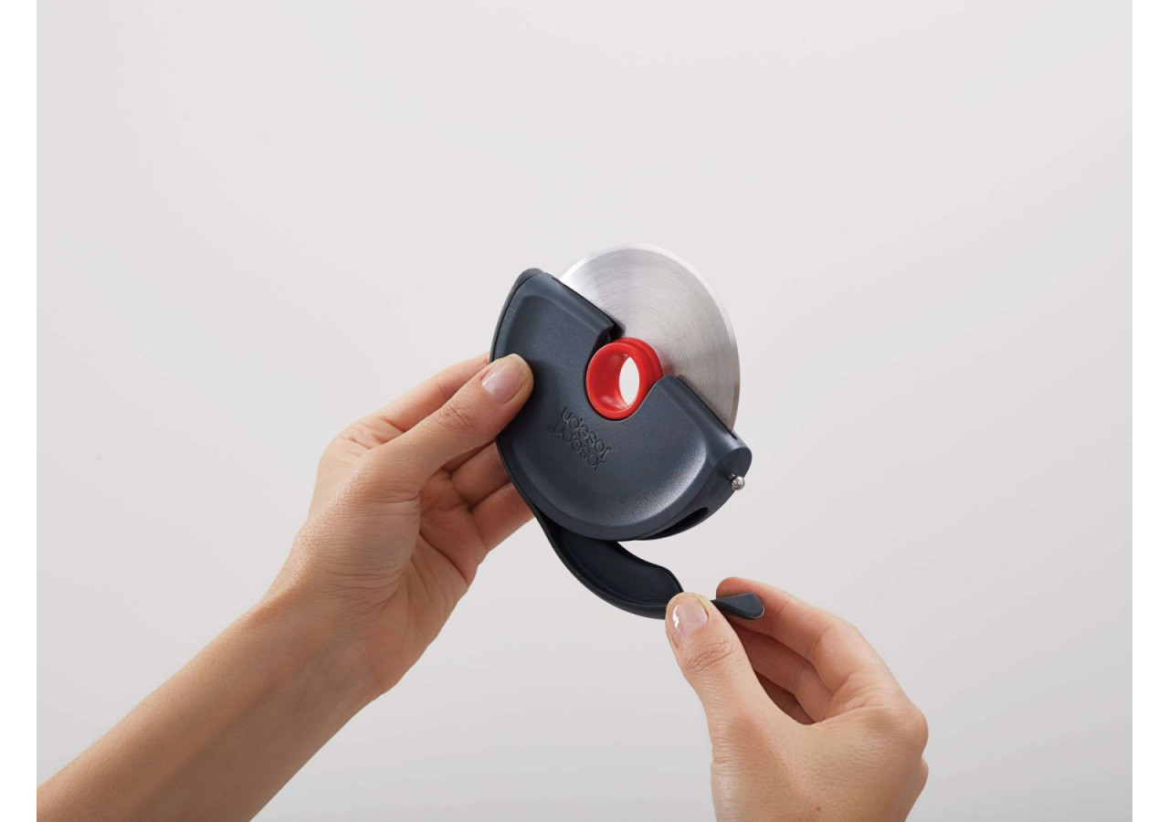 Coupe-pizza DISC - Design innovant en acier inoxydable - JJ 200386 - Joseph Joseph