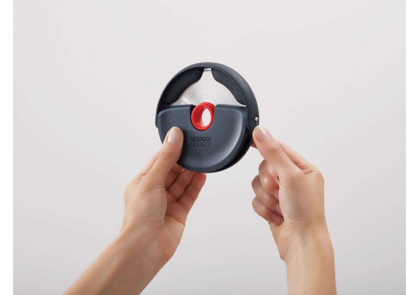 Coupe-pizza DISC - Design innovant en acier inoxydable - JJ 200386 - Joseph Joseph Coupe-pizza DISC - Design innovant en acier inoxydable - JJ 200386 - Joseph Joseph