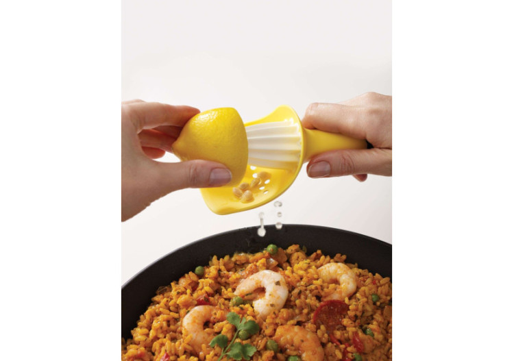Presse-agrumes Catcher - Jaune, design fonctionnel et pratique - JJ 200287 - Joseph Joseph 2