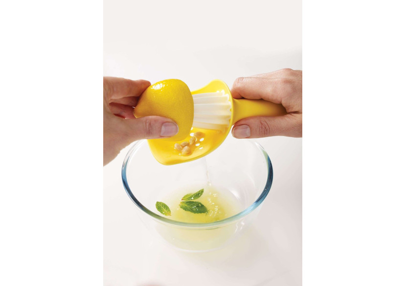Presse-agrumes Catcher - Jaune, design fonctionnel et pratique - JJ 200287 - Joseph Joseph Presse-agrumes Catcher - Jaune, design fonctionnel et pratique - JJ 200287 - Joseph Joseph