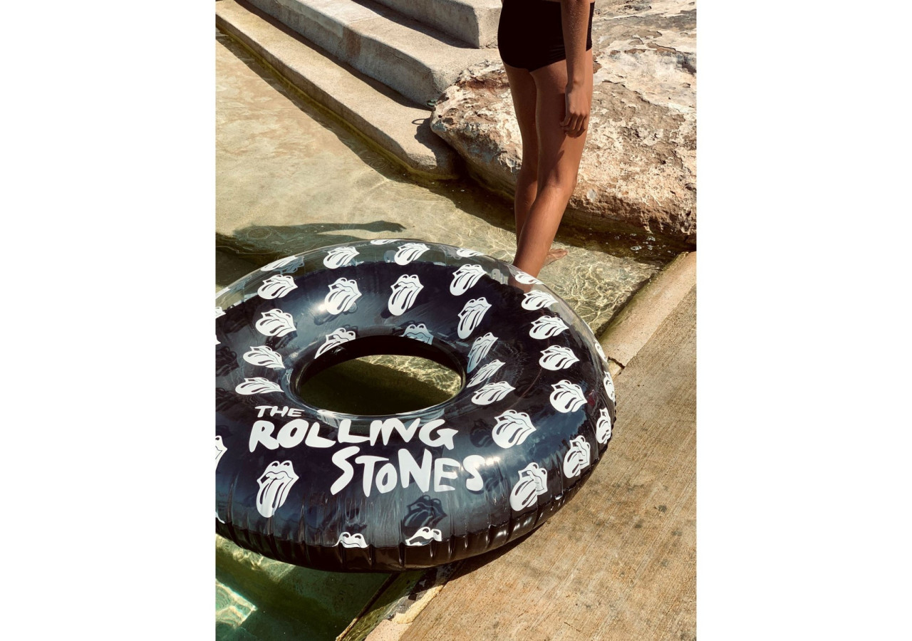 Bouée Rolling Stones - Design Unique et Confortable - SU 053027 - Sunnylife