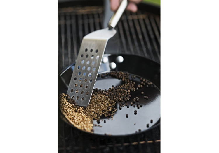 Spatule courbée perforée 32 cm - Pour un service précis - RS 125477 - Rösle Keuken 2