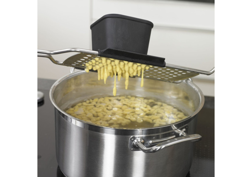 Râpe à Spaetzle Rösle - 40,5 cm en inox - RS 950307 - Rösle Keuken Râpe à Spaetzle Rösle - 40,5 cm en inox - RS 950307 - Rösle Keuken