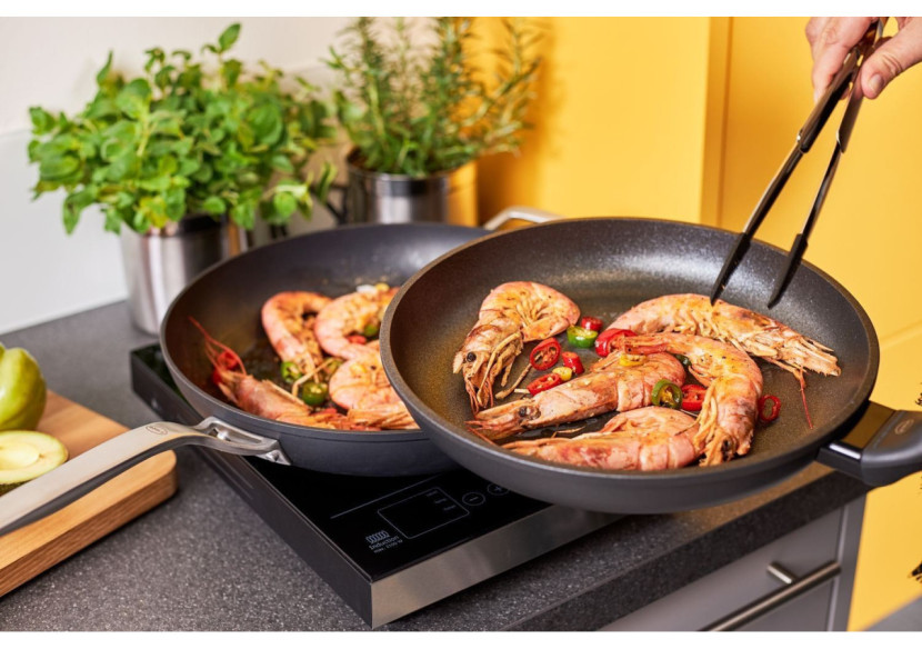 Poêle Raise - 32 cm, Aluminium Forgé avec Revêtement Antiadhésif - RS 914040 - Rösle Keuken Poêle Raise - 32 cm, Aluminium Forgé avec Revêtement Antiadhésif - RS 914040 - Rösle Keuken