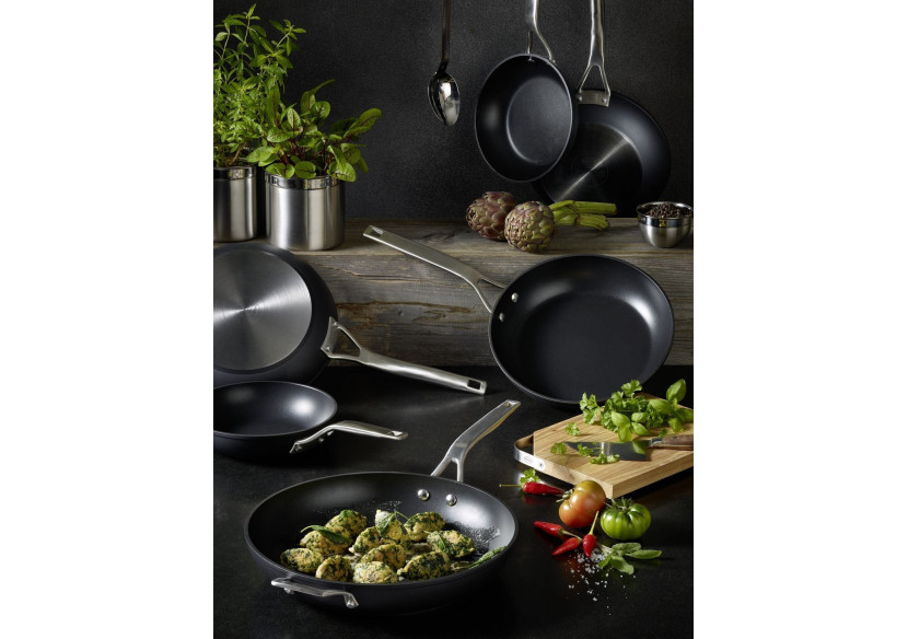 Poêle Raise - 32 cm, Aluminium Forgé avec Revêtement Antiadhésif - RS 914040 - Rösle Keuken Poêle Raise - 32 cm, Aluminium Forgé avec Revêtement Antiadhésif - RS 914040 - Rösle Keuken