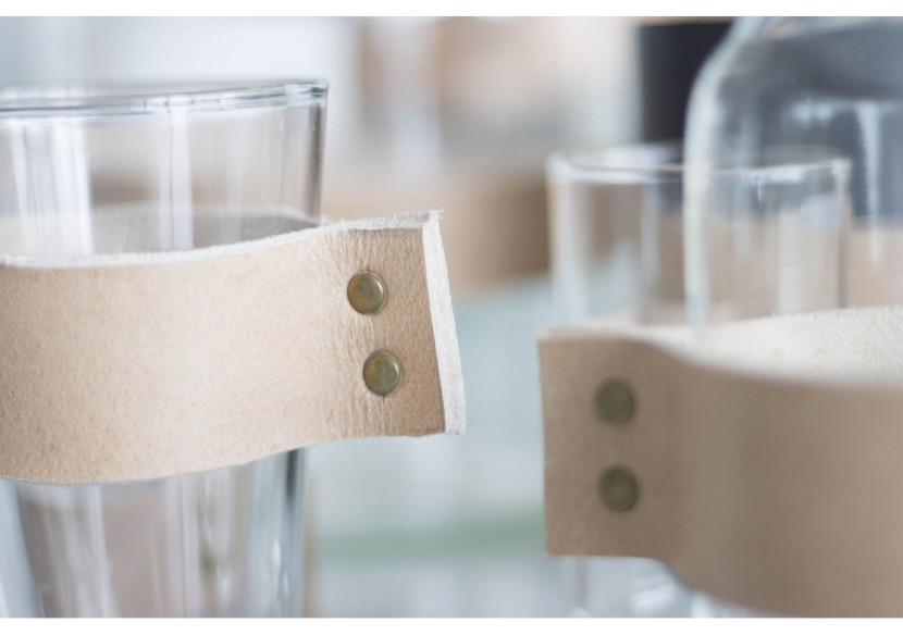 Verre à Eau Drinken - Avec Band en Cuir Naturel 10 x 18 cm - TD 017331 - TAK Design