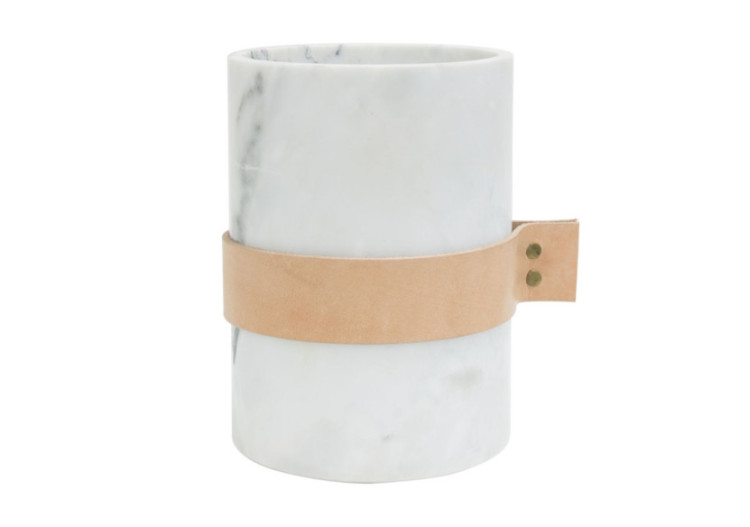Vase en marbre avec bandoulière en cuir - 14 x 20 cm - TD 017812 - TAK Design