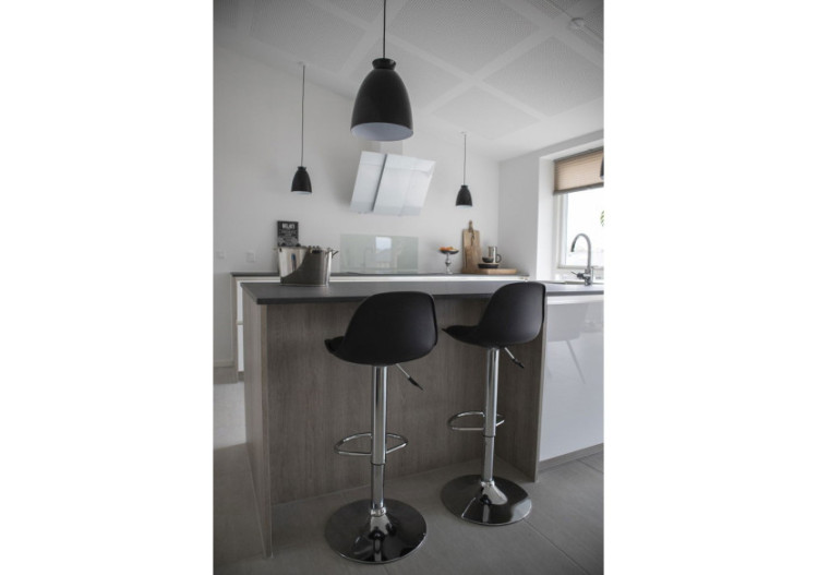 Chaise de Bar Trondheim - Noir avec pieds en chrome - 1001080 - House Nordic 2