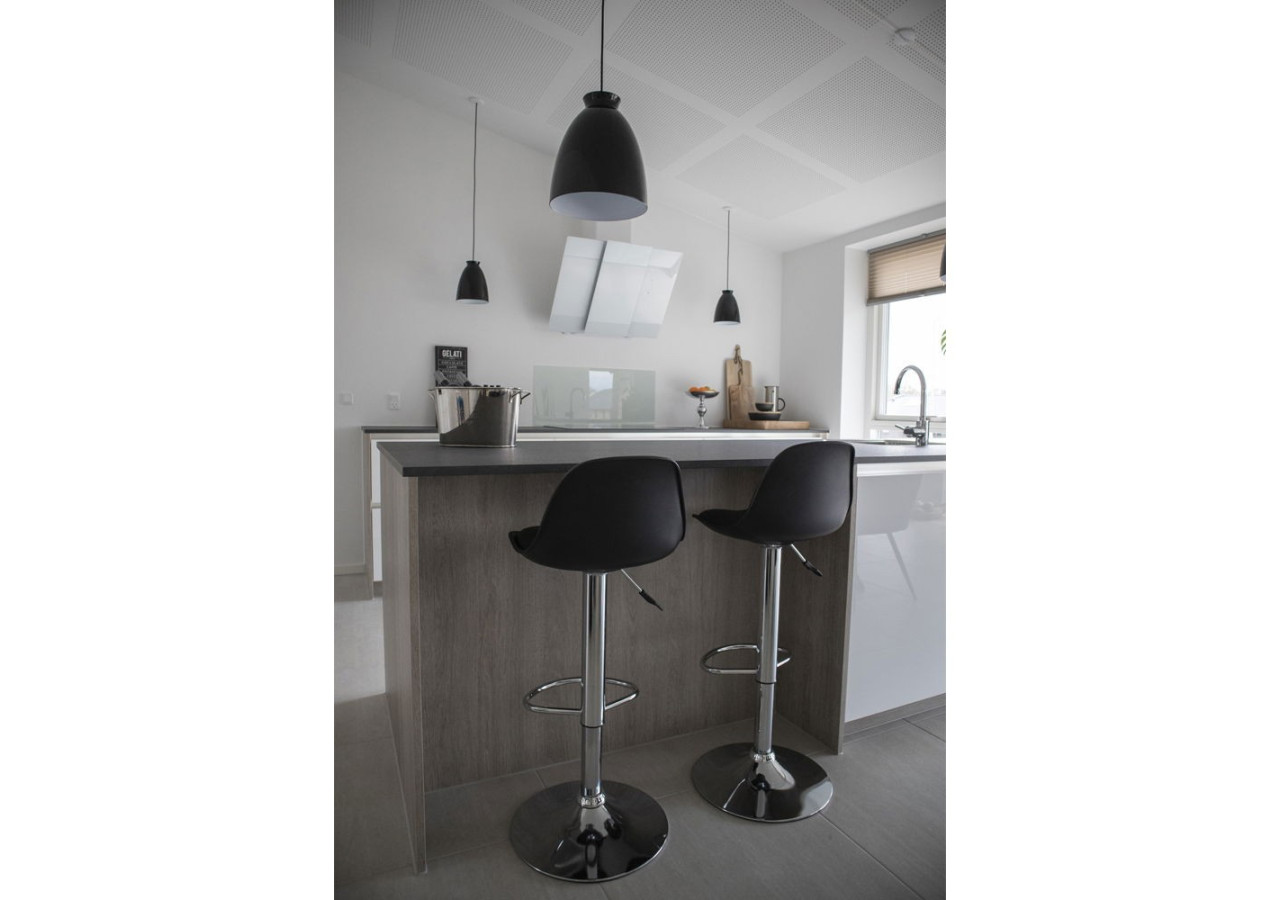 Chaise de Bar Trondheim - Noir avec pieds en chrome - 1001080 - House Nordic