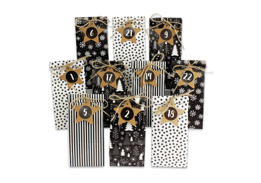 Calendrier de l'Avent en papier - 24 sachets avec étiquettes noires (24x21x2 cm) - 10036912 - WURM