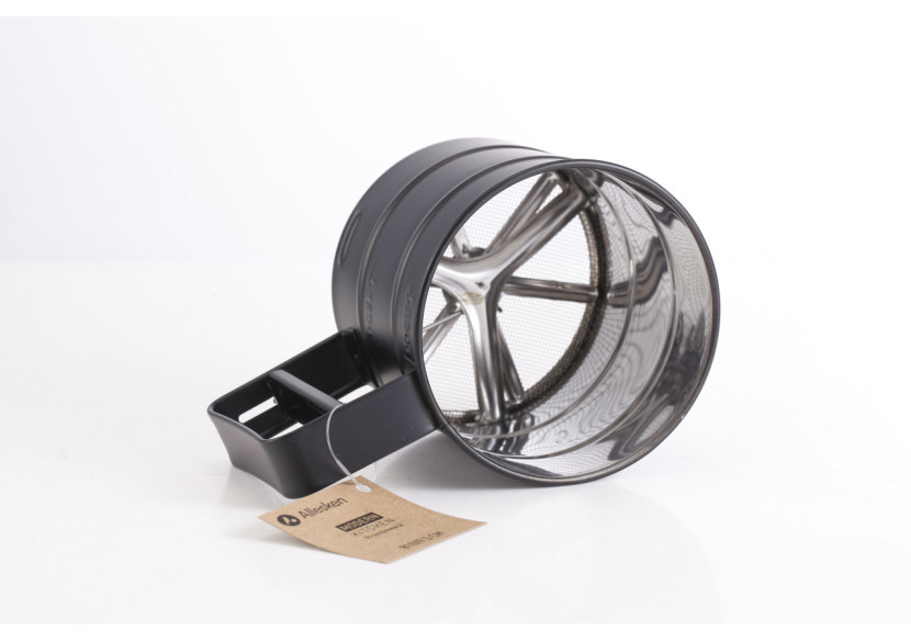 Tamis MODERN KITCHEN - Acier inoxydable noir 10xH9,5cm - HTXD0308 - Allesken Tamis MODERN KITCHEN - Acier inoxydable noir 10xH9,5cm - HTXD0308 - Allesken