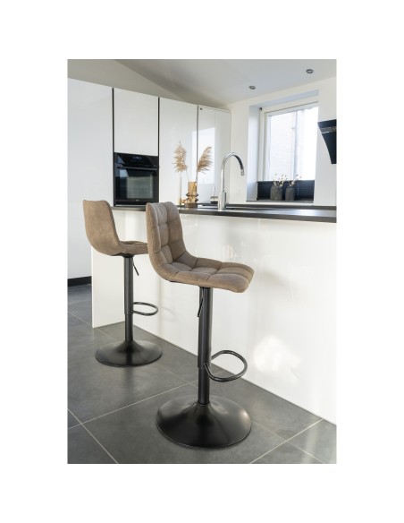 Chaise de Bar MIDDELFART - Microfibre marron clair avec pieds noirs - 1001300 - House Nordic