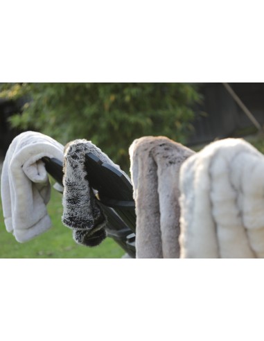 Plaid en Fausse Fourrure Polarwolf - Confort et Élégance 140 x 200 cm - 8721226200181 - Winterhome