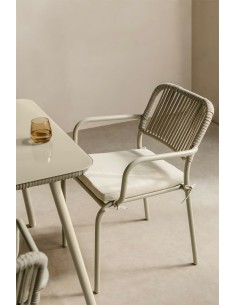 Chaise de salle à manger empilable avec accoudoirs en aluminium et corde tressée Arhiza - Sklum