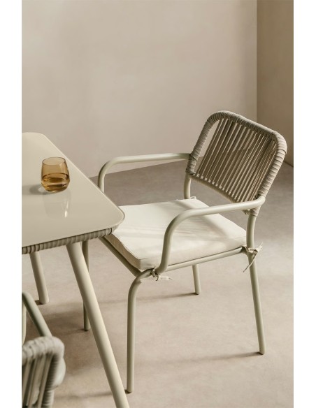 Chaise de salle à manger empilable avec accoudoirs en aluminium et corde tressée Arhiza - Sklum