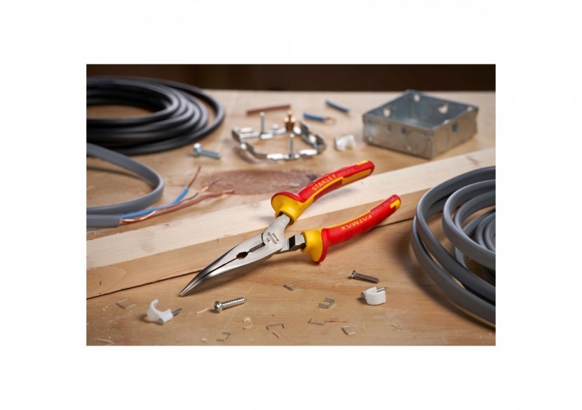 PINCE A BECS 1/2 RONDS LONGS COUDES 200MM ISOLEE 1000V - 0-84-008 - Stanley