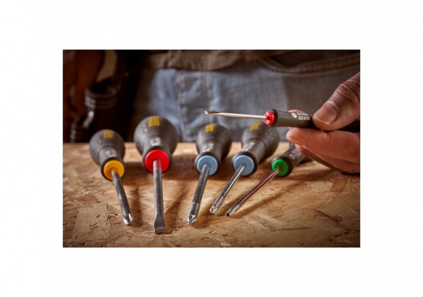 TOURNEVIS ELECTRICIEN + MECANICIEN + PHILLIPS + POZI - JEU
 DE 12PCS FATMAX - FMHT65426-0 - Stanley TOURNEVIS ELECTRICIEN + MECANICIEN + PHILLIPS + POZI - JEU
 DE 12PCS FATMAX - FMHT65426-0 - Stanley