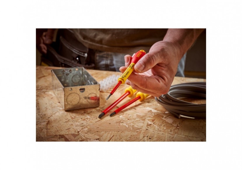 TOURNEVIS ELECTRICIEN ISOLE 1000V 3,5X75MM FATMAX - 0-65-411 - Stanley