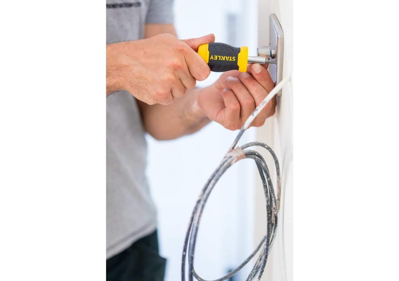 TOURNEVIS PORTE-EMBOUTS BOULE BIMATIERE + 6 EMBOUTS - 0-66-357 - Stanley