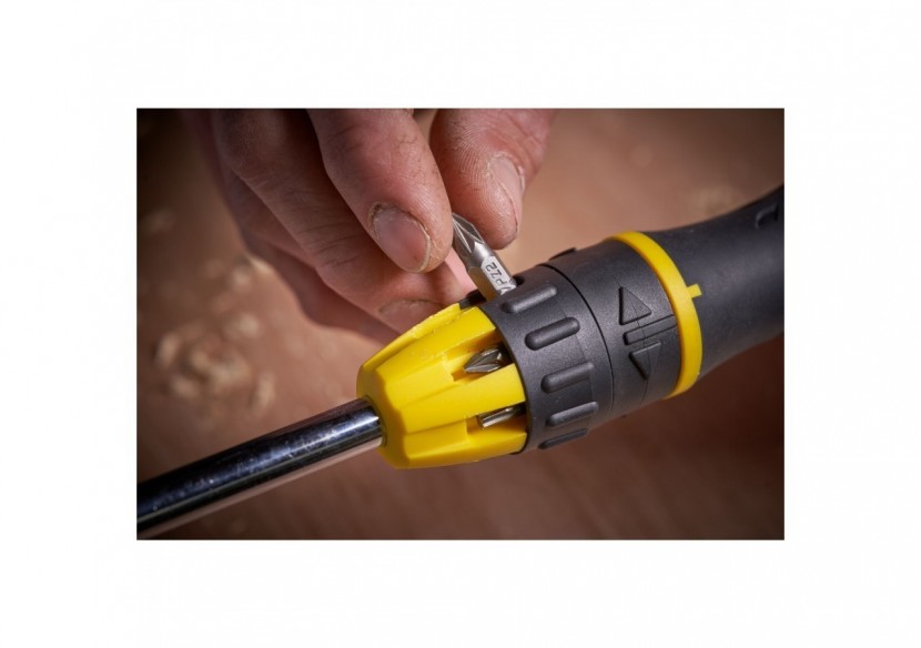 TOURNEVIS PORTE-EMBOUTS A CLIQUET + 10 EMBOUTS - 0-68-010 - Stanley