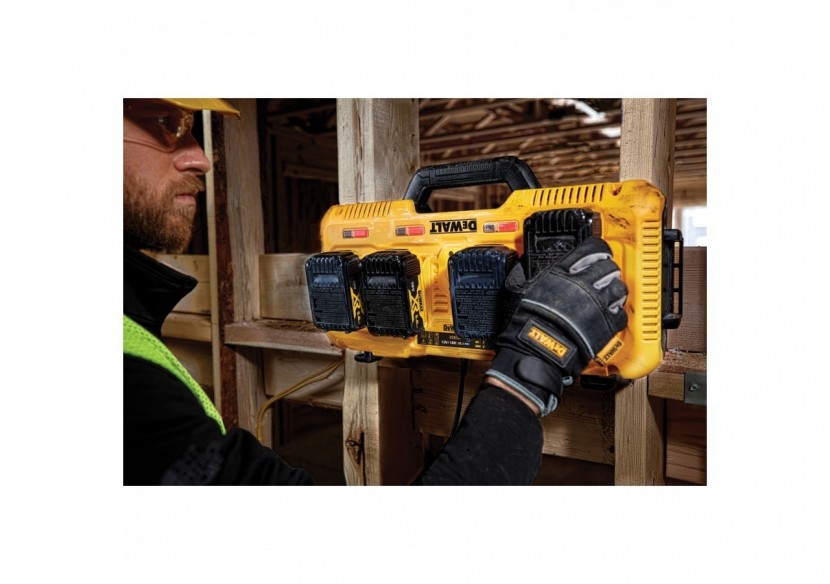 Chargeur rapide TOUGHSYSTEM 4 ports XR 12V / 18V / 54V - DCB104-QW - Dewalt