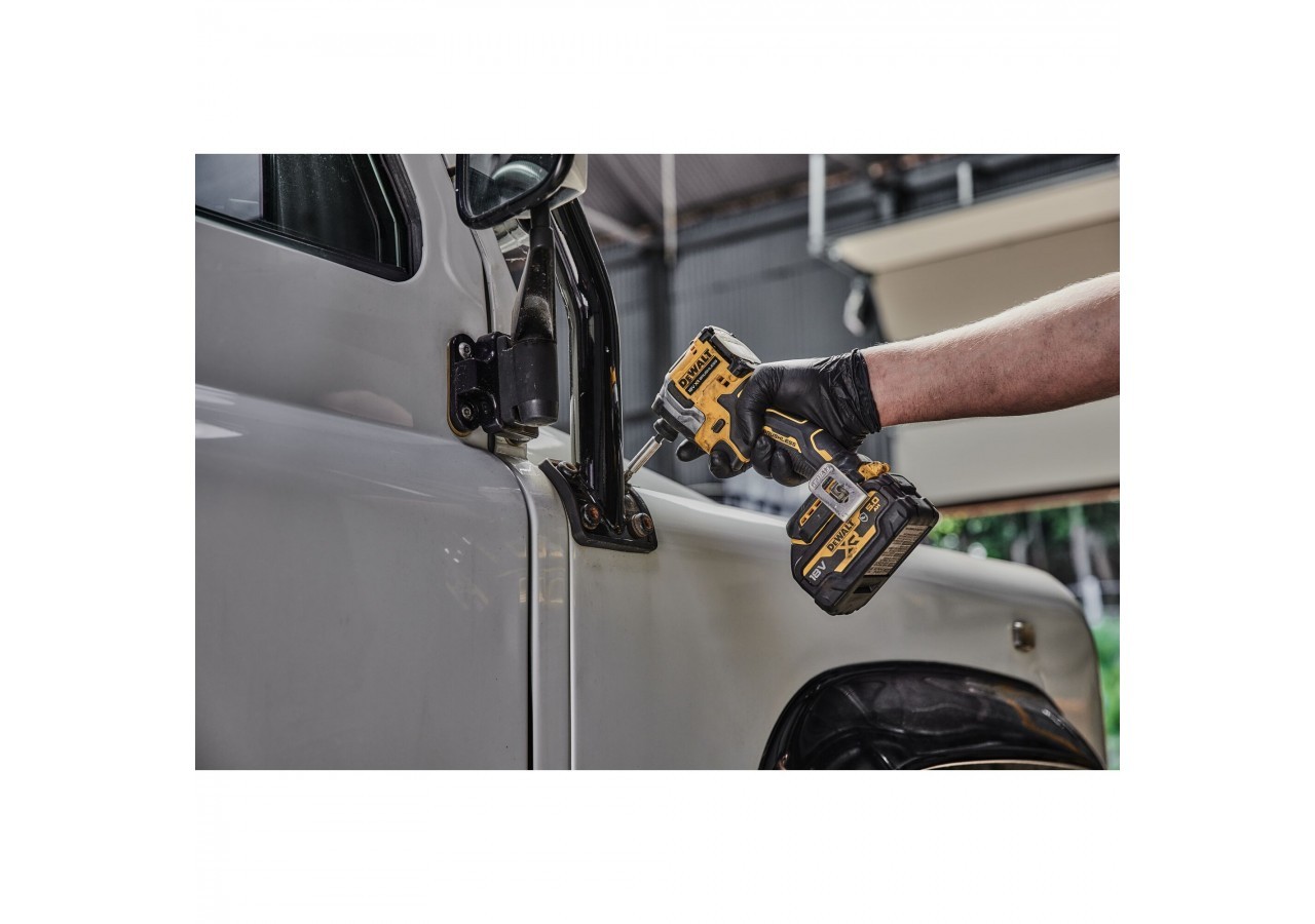 Visseuse-Dévisseuse à Chocs DEWALT DCF850D2T-QW 18V - Brushless, 2 Batteries 2Ah, Chargeur, Coffret - Compacte Et Puissante